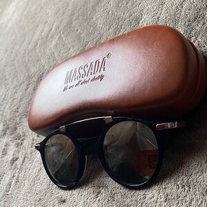 Massada Black Round Sunglasses with Case